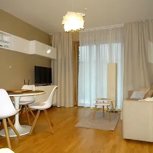 https://medvedin-apartman-106.spindleruvmlyn-hotels.com